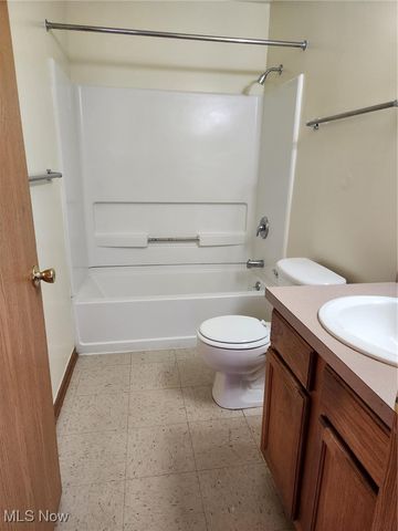 2954 Megan Circle, Youngstown, OH 44505