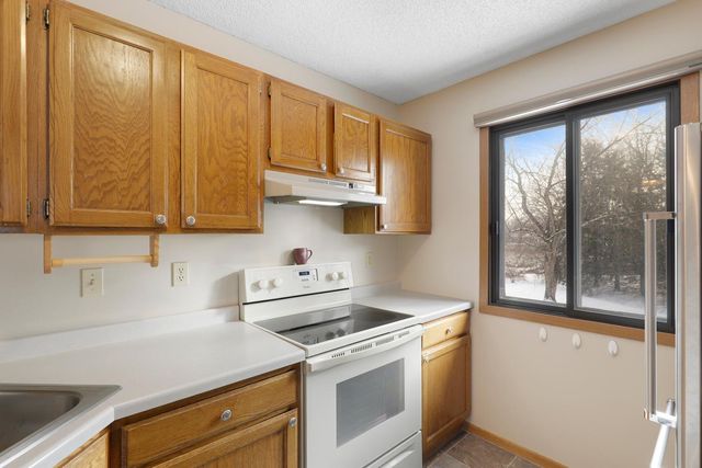 5650 Brandlwood Court 68, White Bear Lake, MN 55110