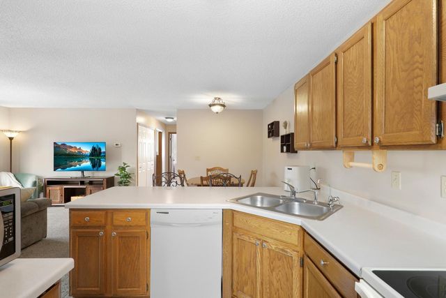 5650 Brandlwood Court 68, White Bear Lake, MN 55110