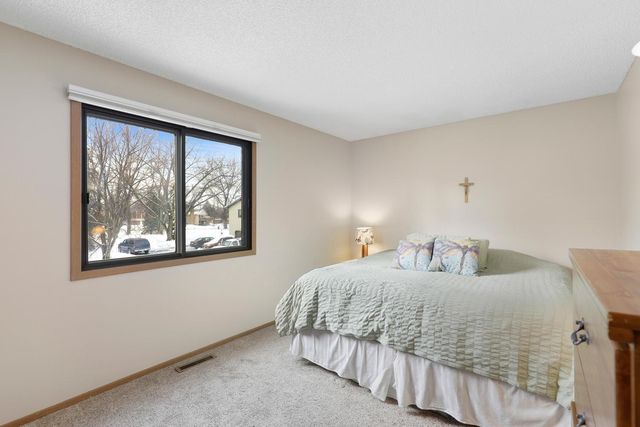 5650 Brandlwood Court 68, White Bear Lake, MN 55110