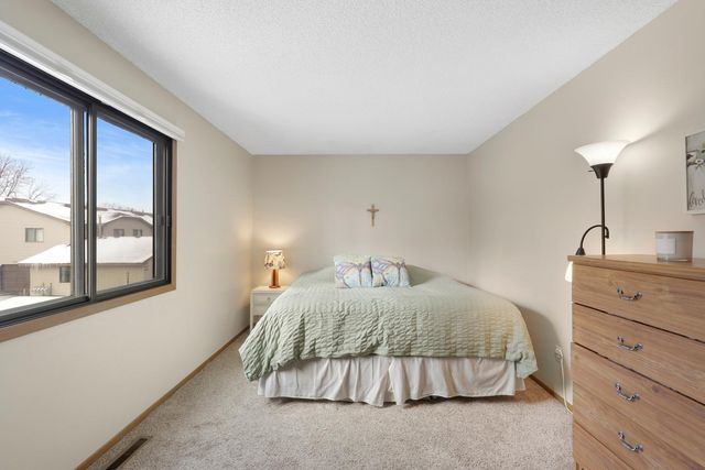 5650 Brandlwood Court 68, White Bear Lake, MN 55110