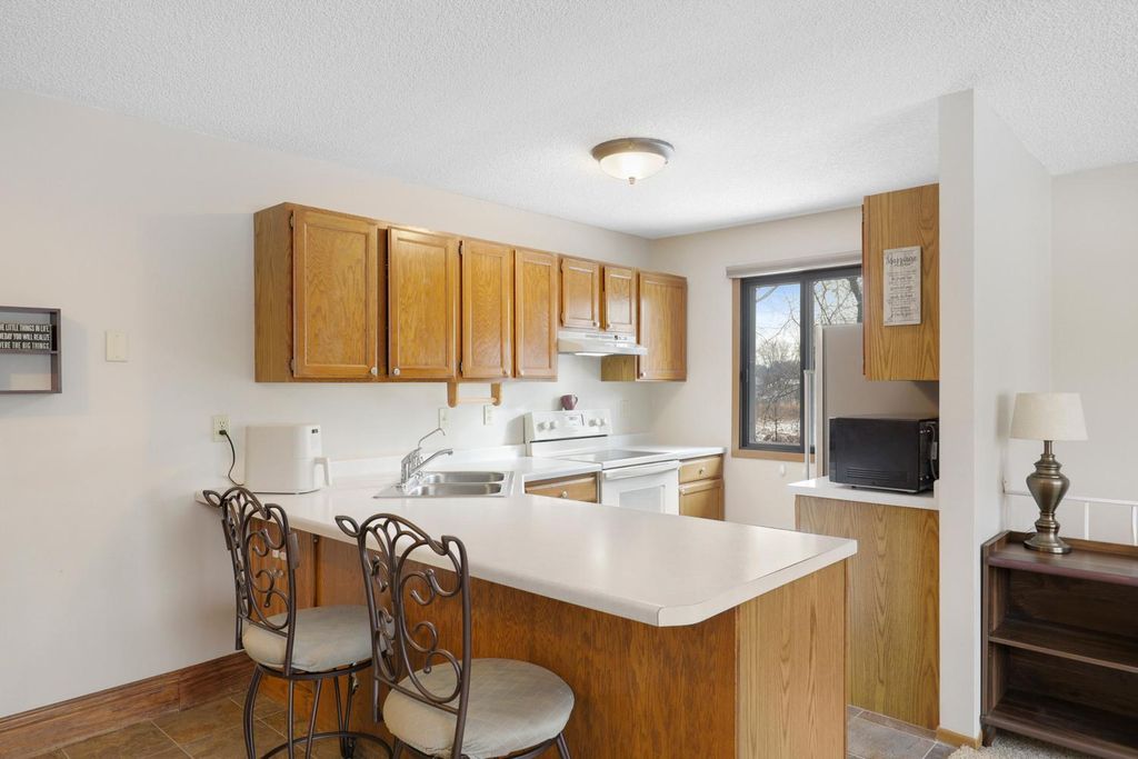 5650 Brandlwood Court 68, White Bear Lake, MN 55110