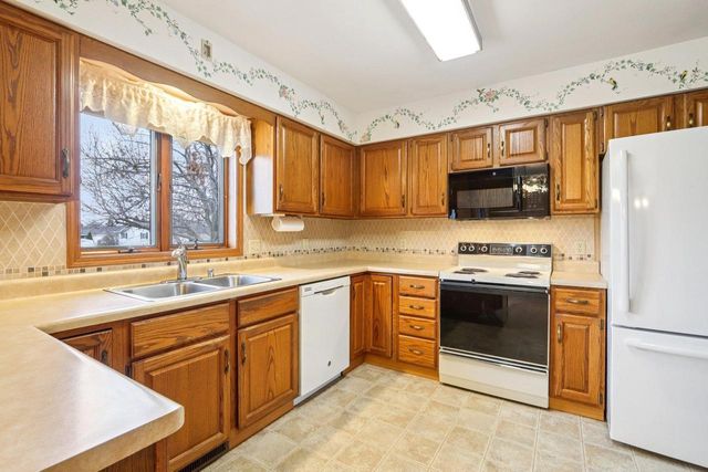 310 Kay Drive, Waunakee, WI 53597