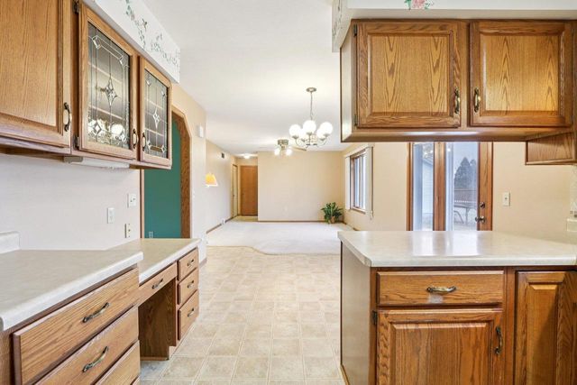 310 Kay Drive, Waunakee, WI 53597