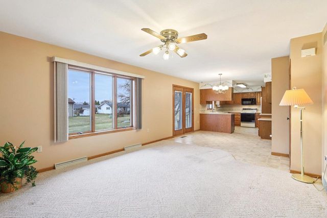 310 Kay Drive, Waunakee, WI 53597