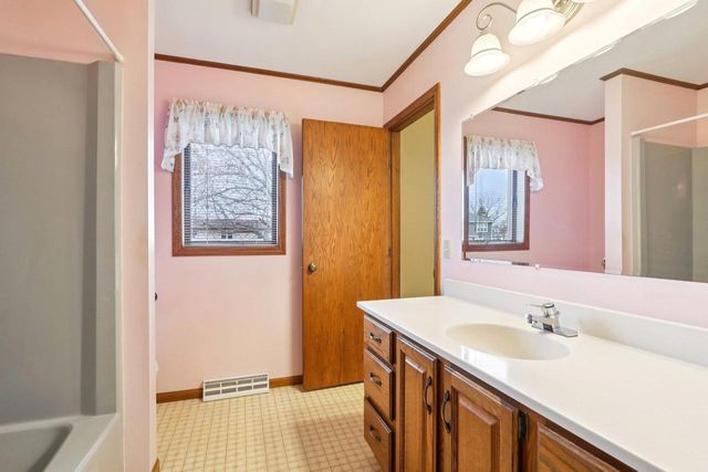 310 Kay Drive, Waunakee, WI 53597