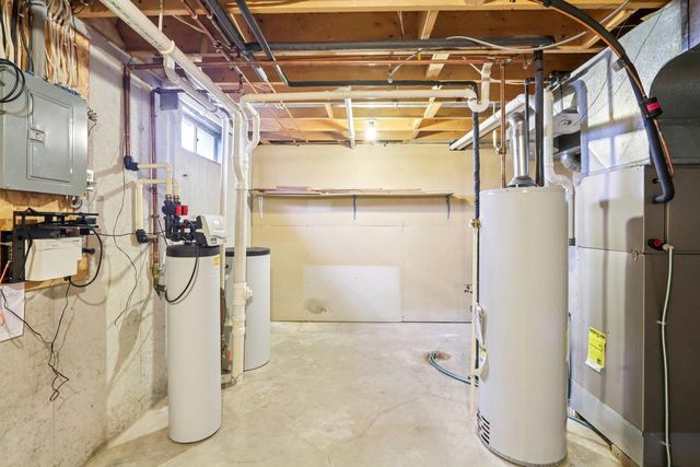 310 Kay Drive, Waunakee, WI 53597