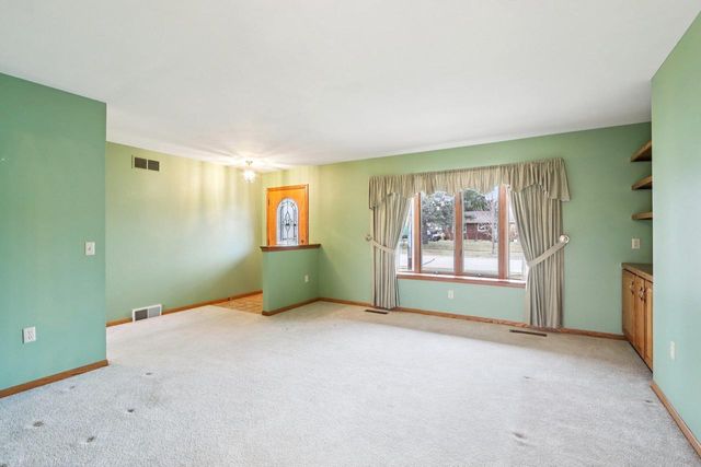 310 Kay Drive, Waunakee, WI 53597