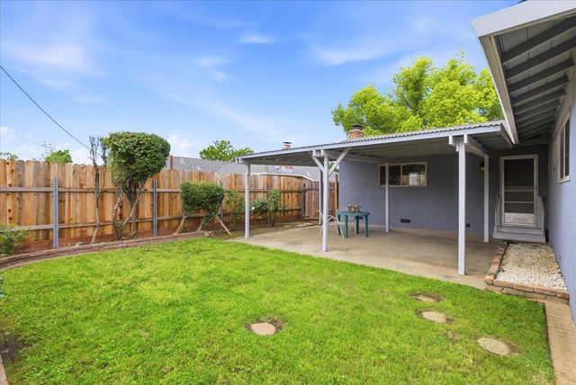 7300 Flamingo Way, Sacramento, CA 95828