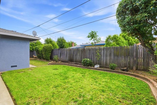 7300 Flamingo Way, Sacramento, CA 95828