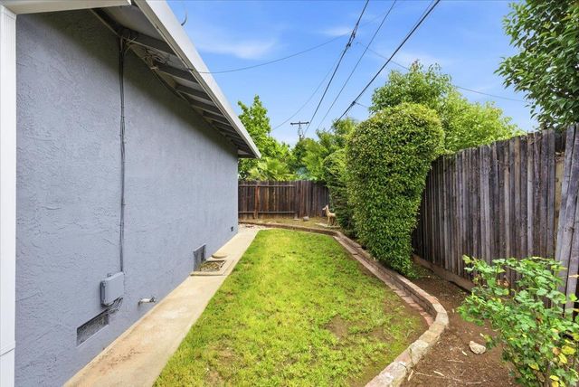 7300 Flamingo Way, Sacramento, CA 95828