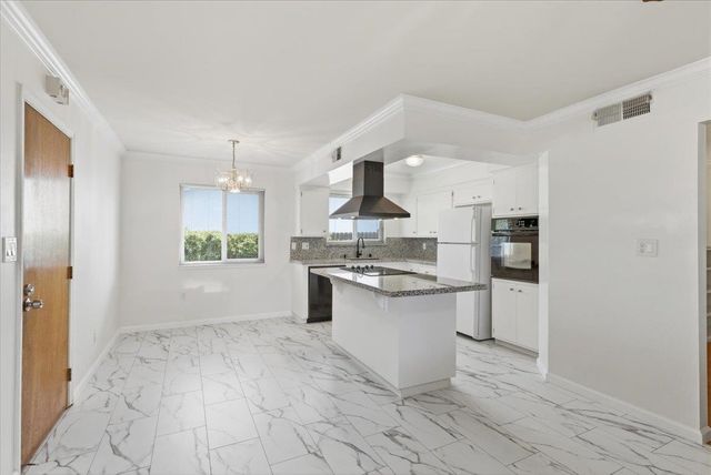 7300 Flamingo Way, Sacramento, CA 95828