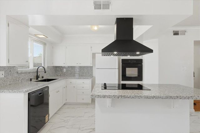 7300 Flamingo Way, Sacramento, CA 95828