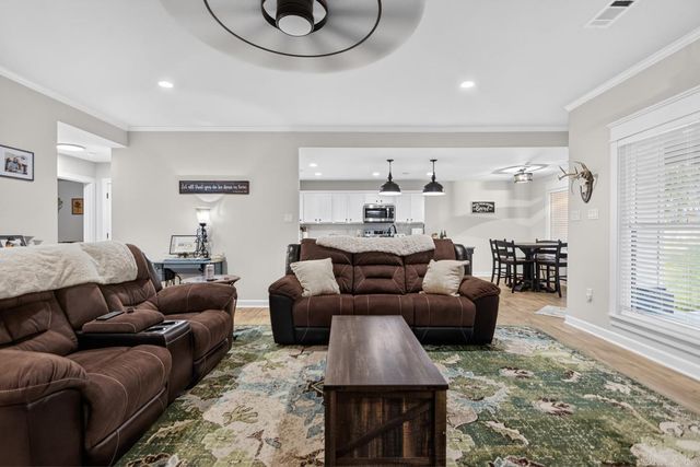 2040 Creekwood Circle, Bauxite, AR 72011