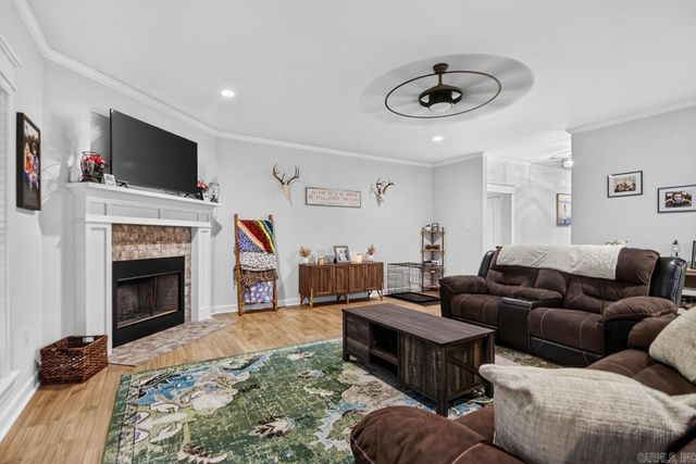 2040 Creekwood Circle, Bauxite, AR 72011