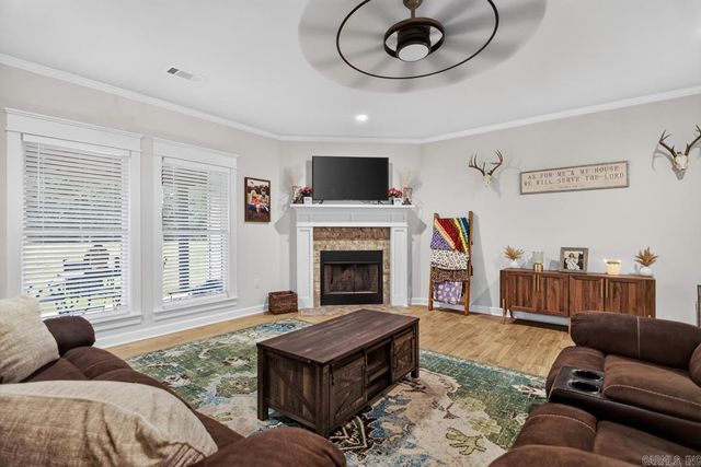 2040 Creekwood Circle, Bauxite, AR 72011
