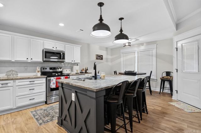 2040 Creekwood Circle, Bauxite, AR 72011