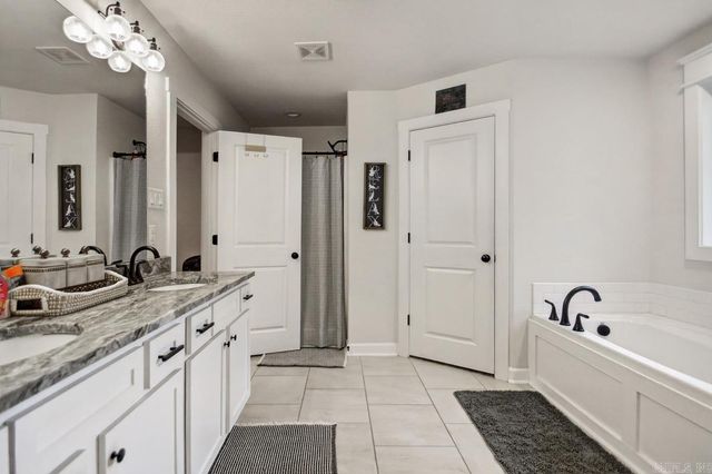 2040 Creekwood Circle, Bauxite, AR 72011