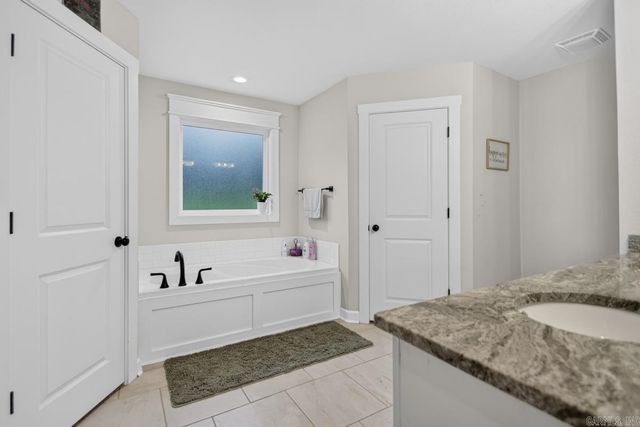 2040 Creekwood Circle, Bauxite, AR 72011