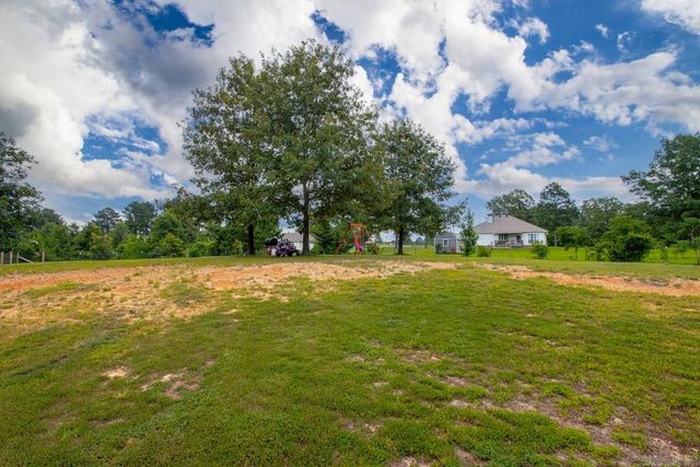 2040 Creekwood Circle, Bauxite, AR 72011