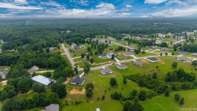2040 Creekwood Circle, Bauxite, AR 72011