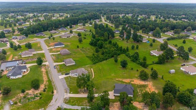 2040 Creekwood Circle, Bauxite, AR 72011