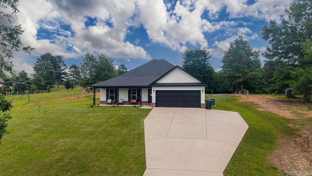 2040 Creekwood Circle, Bauxite, AR 72011