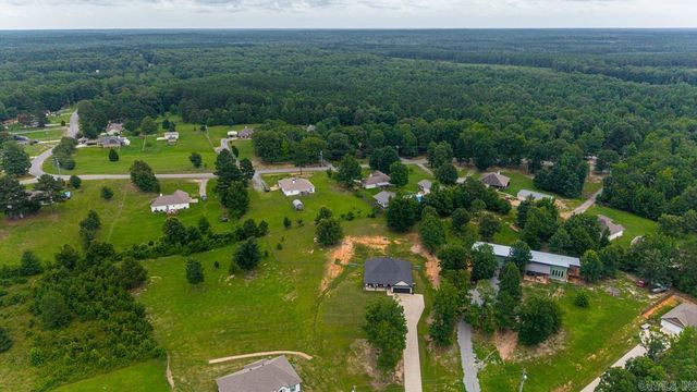 2040 Creekwood Circle, Bauxite, AR 72011