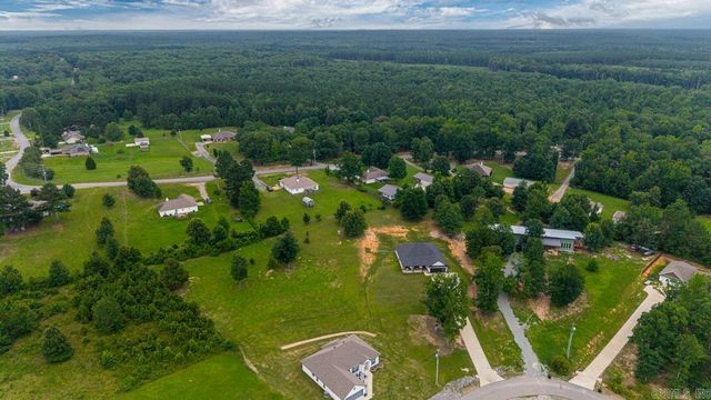 2040 Creekwood Circle, Bauxite, AR 72011