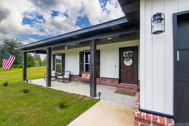 2040 Creekwood Circle, Bauxite, AR 72011