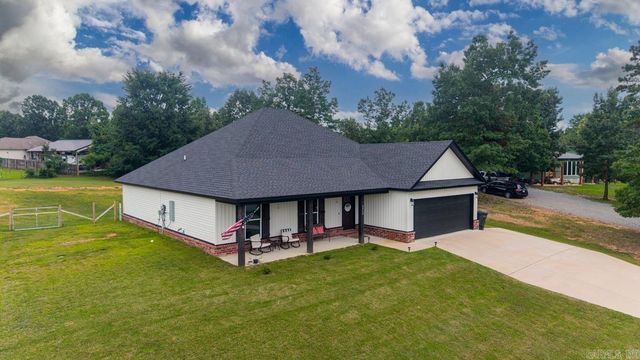 2040 Creekwood Circle, Bauxite, AR 72011