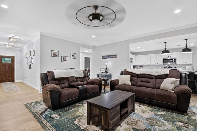 2040 Creekwood Circle, Bauxite, AR 72011