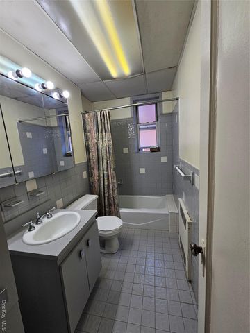 111-39 76th Road E4, Forest Hills, NY 11375