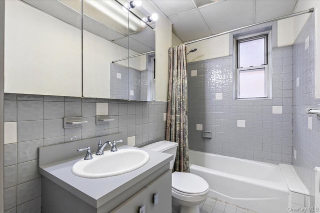 111-39 76th Road E4, Forest Hills, NY 11375