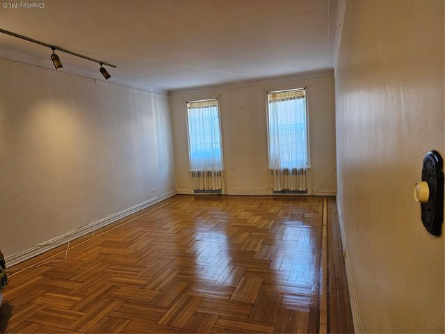 111-39 76th Road E4, Forest Hills, NY 11375