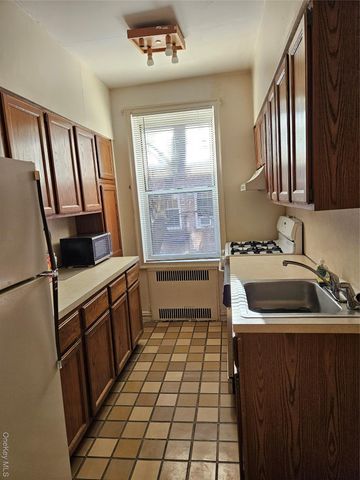 111-39 76th Road E4, Forest Hills, NY 11375