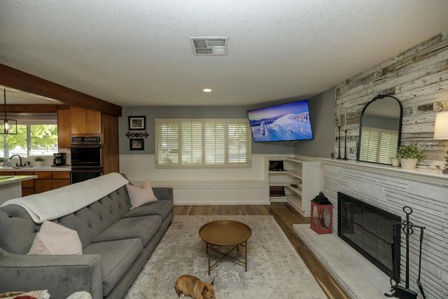 1683 E Canal Dr, Turlock, CA 95380