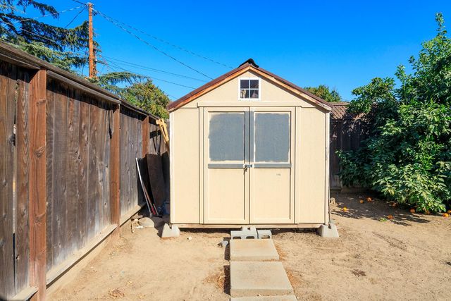 1683 E Canal Dr, Turlock, CA 95380