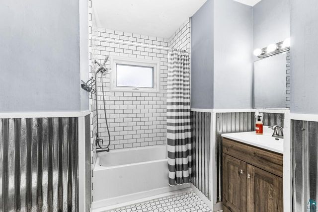 5914 Banks Ave, Superior, WI 54880