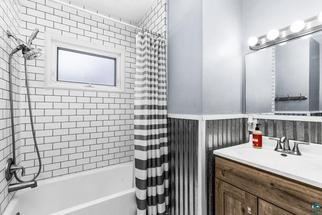 5914 Banks Ave, Superior, WI 54880