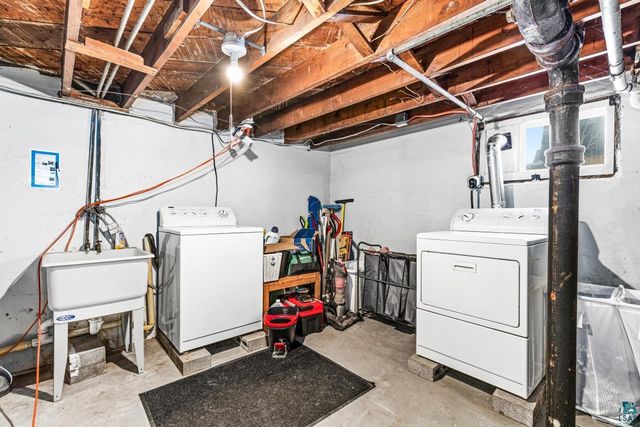 5914 Banks Ave, Superior, WI 54880