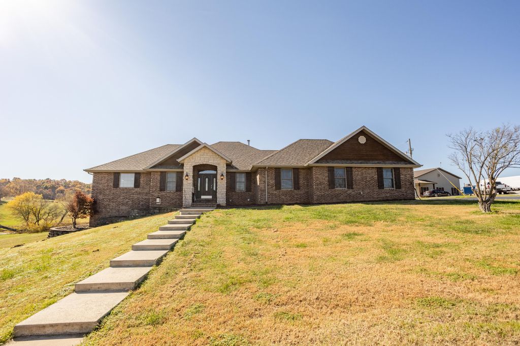 5105 W Dulin Lane, Brookline, MO 65619