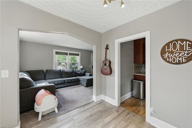 328 E Lorengo AVE, Norfolk, VA 23503