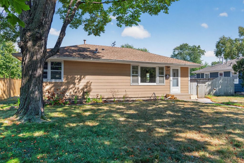 424 4th Avenue NE, Osseo, MN 55369 — exterior