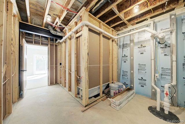 652 Round Rock Dr Drive, Howell, MI 48843