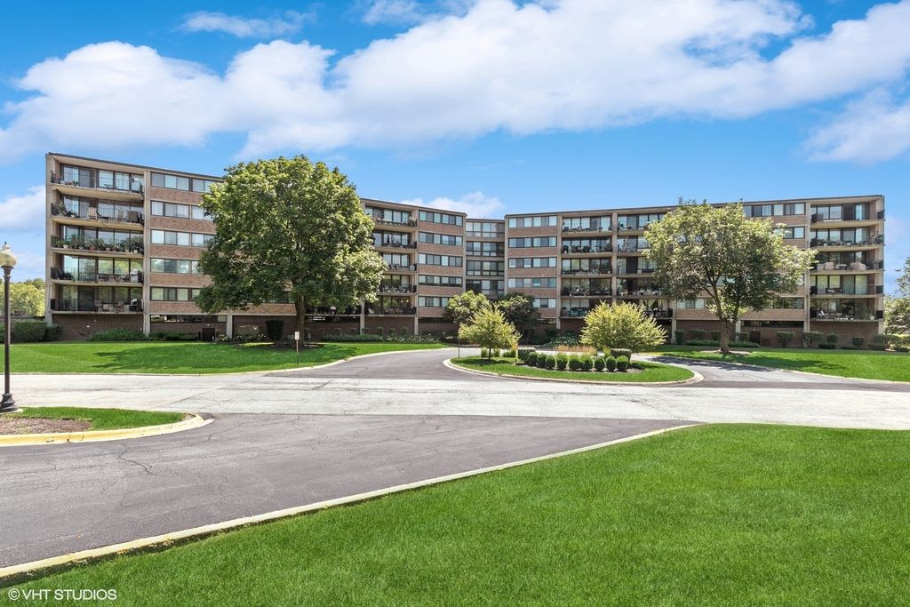 101 Bar Harbour Road 6D, Schaumburg, IL 60193