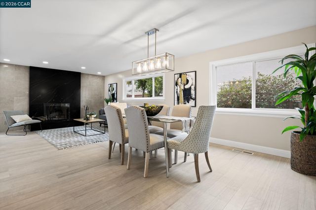 875 Brittany Ln, Concord, CA 94518