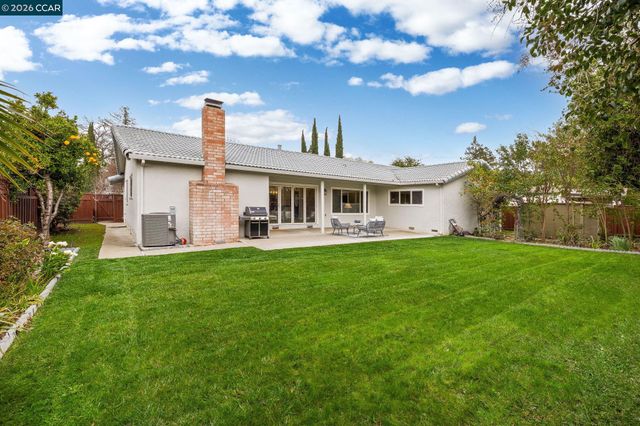 875 Brittany Ln, Concord, CA 94518