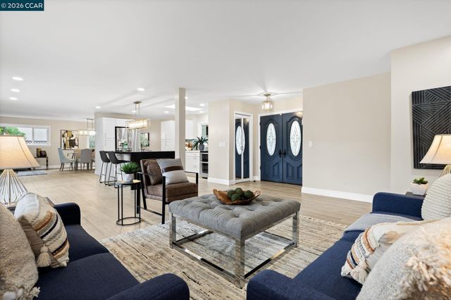 875 Brittany Ln, Concord, CA 94518