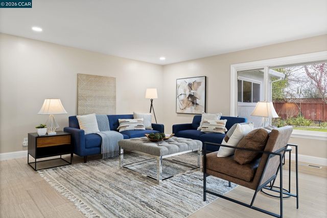 875 Brittany Ln, Concord, CA 94518